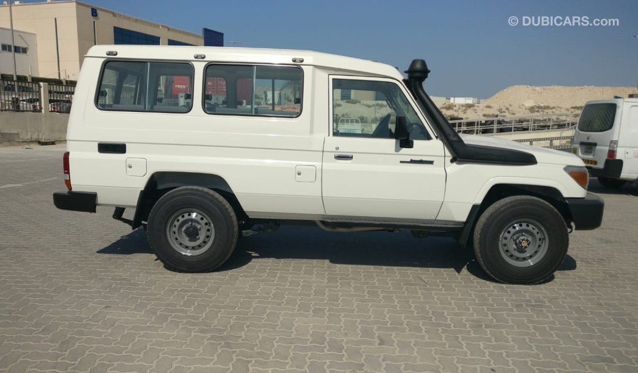 Toyota Land Cruiser Hard Top 78 4.2L DIESEL 9 SEATER MT ( EXPORT TO AFRICA ONLY)