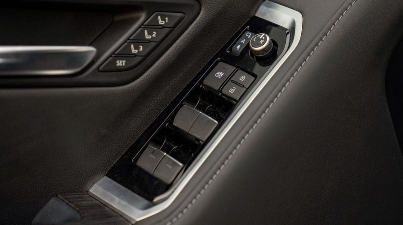 Toyota Land Cruiser GR-S LC300 GR SPORT 3.3D AT MY2024 – BLACK