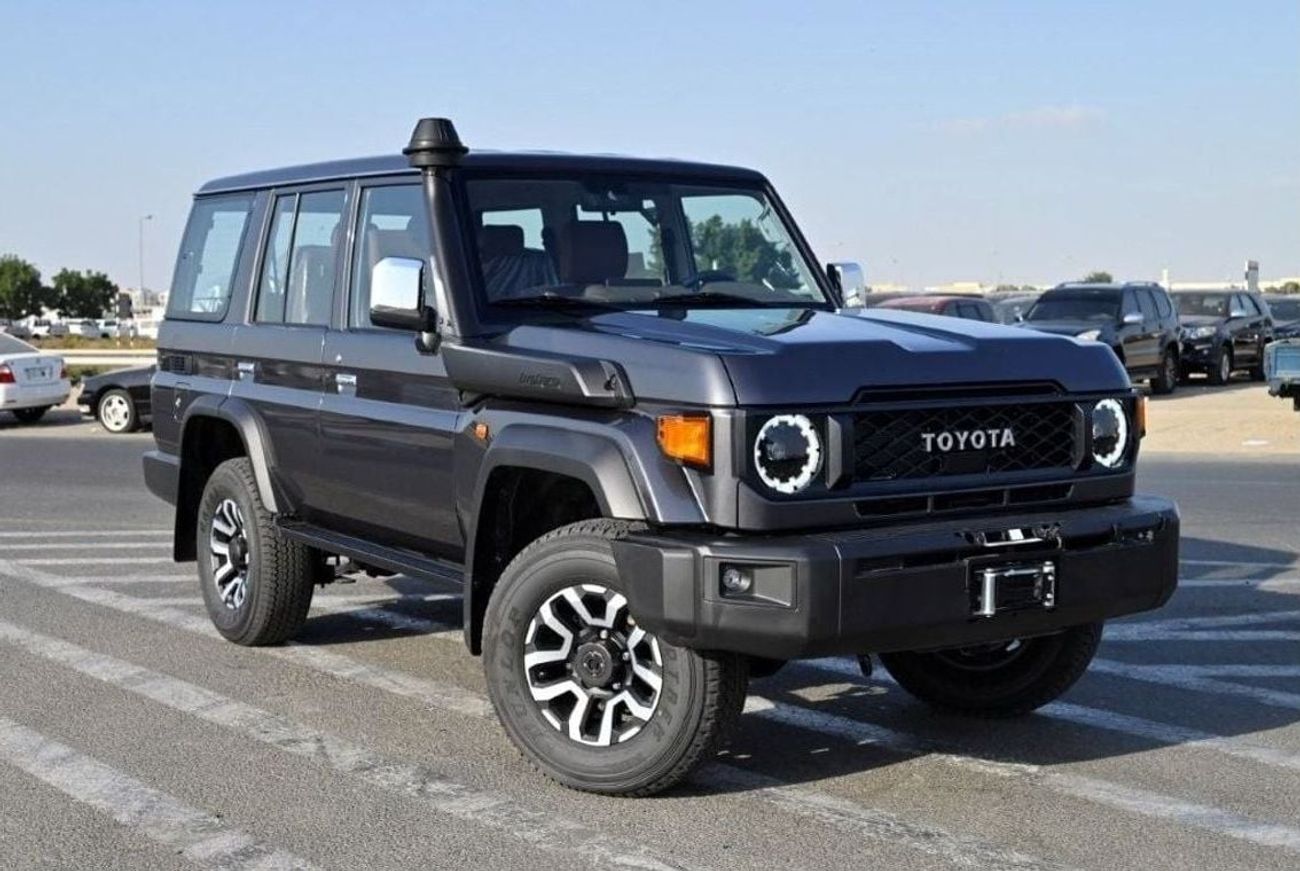 تويوتا لاند كروزر 70 2025 TOYOTA LAND CRUISER 76 HARDTOP SDLX V6 4.0L PETROL 4WD 5-SEATER AT