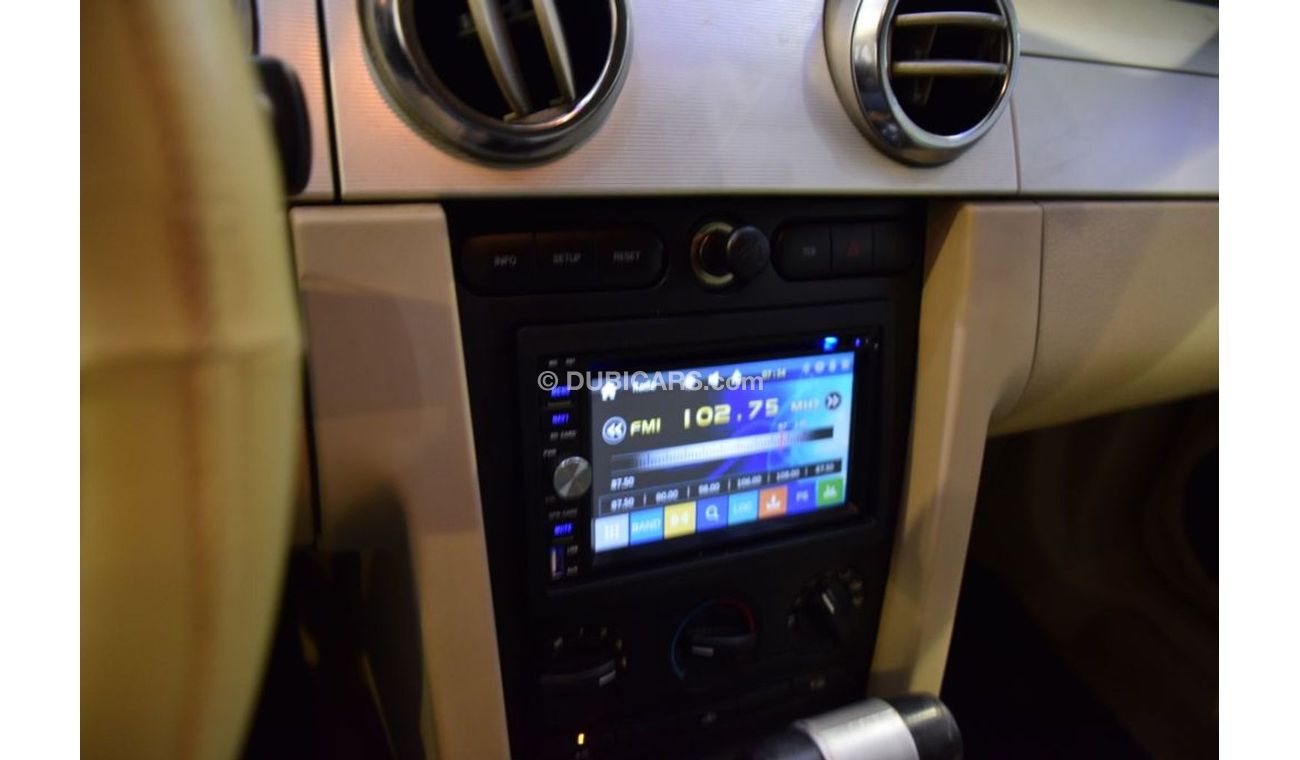 فورد موستانج ONLY 129000 KM! FORD MUSTANG GT 2005 Model in Black with Yellow Stripes Color! GCC Specs