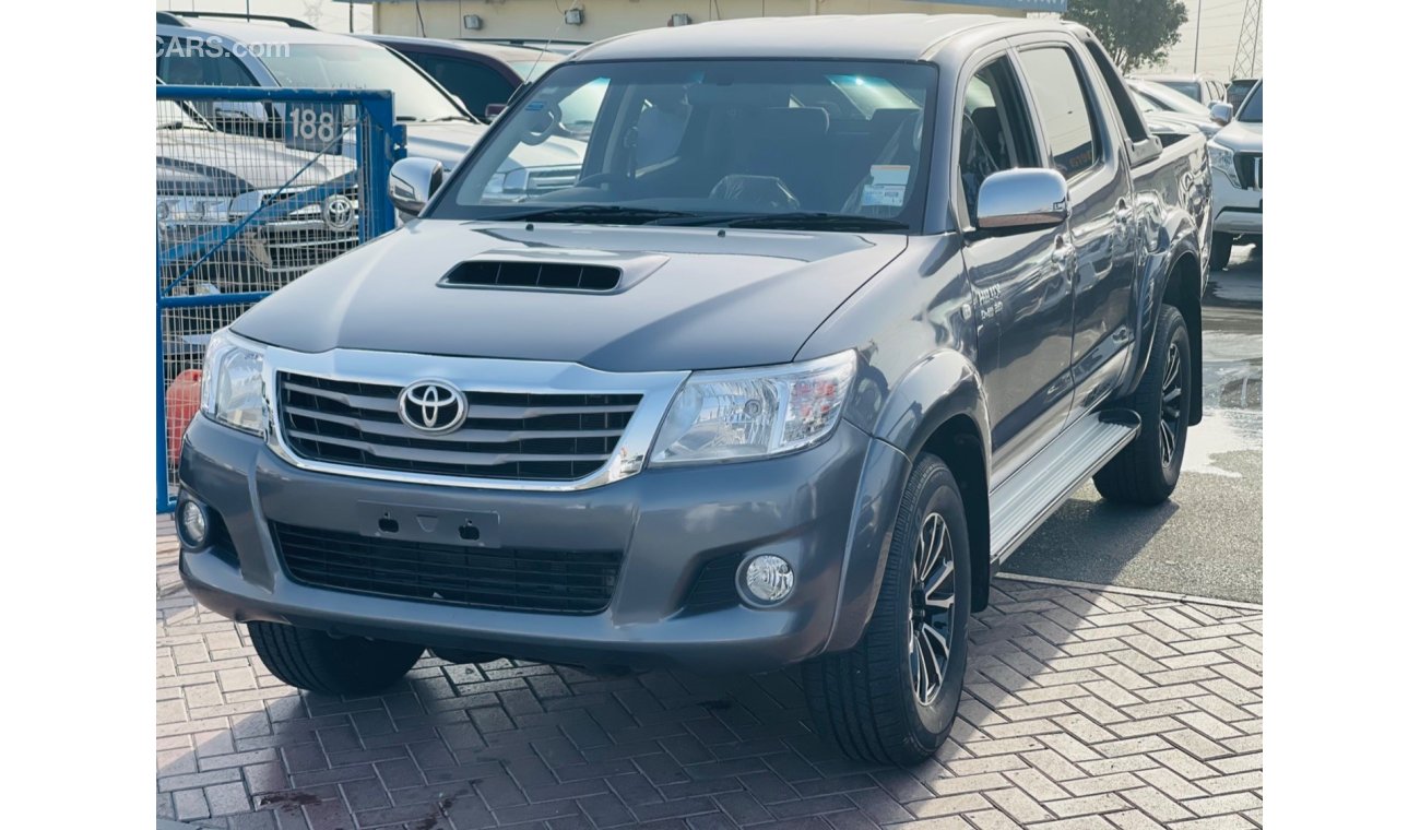 تويوتا هيلوكس Toyota Hilux Diesel engine 3.0 model 2011 car very clean and  good condition