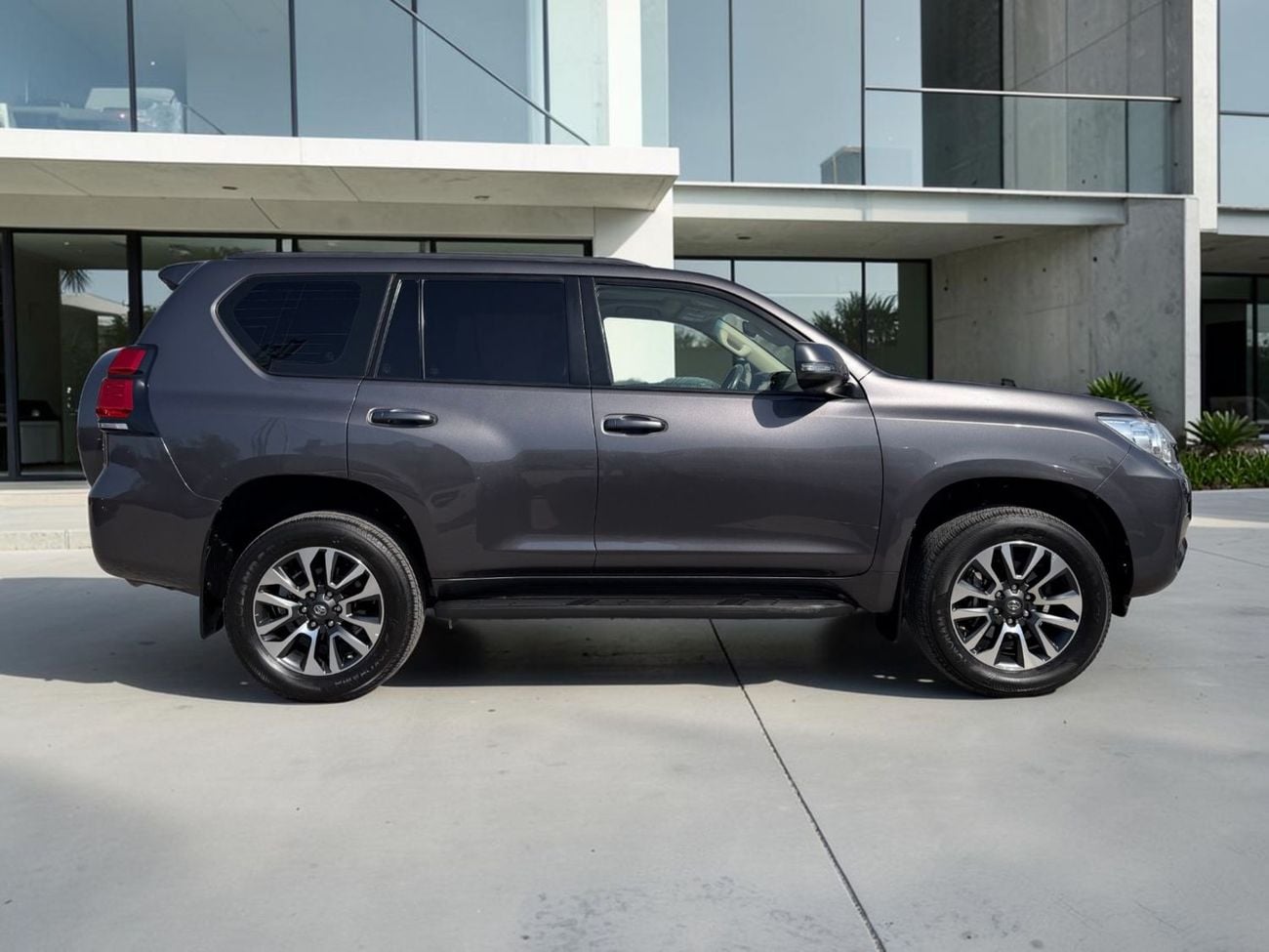 Toyota Prado GXR 4.0L 4WD AED 2,160 P.M | 0% DOWN PAYMENT | TOYOTA PRADO GXR | 4.0L V6 4WD | 2022 | GCC SPECS