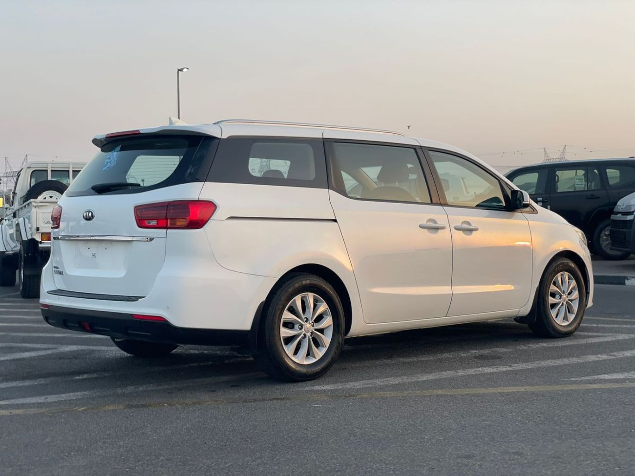 Kia Grand Carnival 2020 Kia Grand Carnival – GCC Specs – 7 Leather Seats – Rear Sensors – No Accident