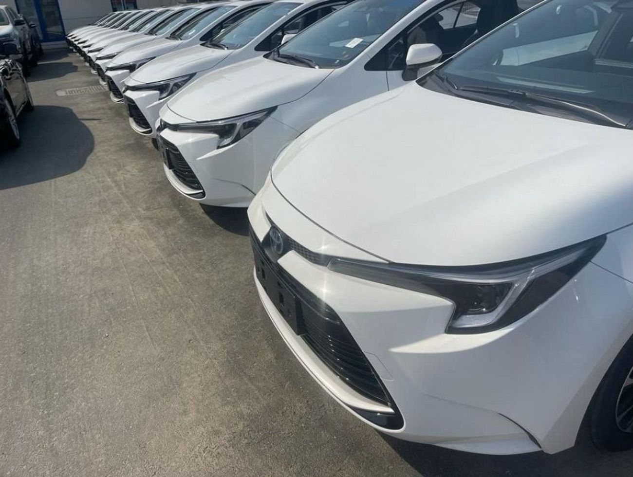 Toyota Corolla 1.8 L HYBRID LEVIN