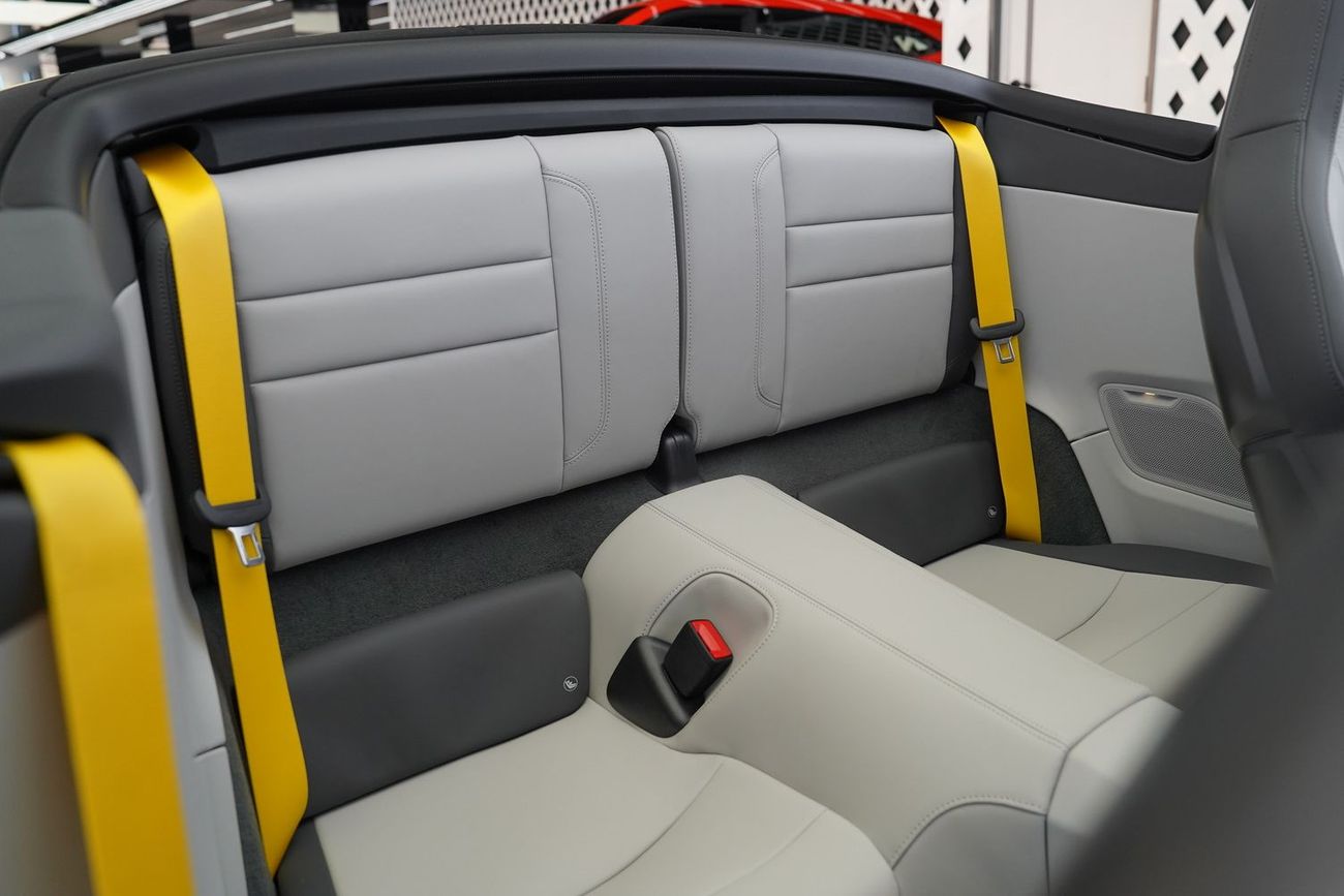 بورش 911 Carrera GTS 3.0L (450 HP) Convertible