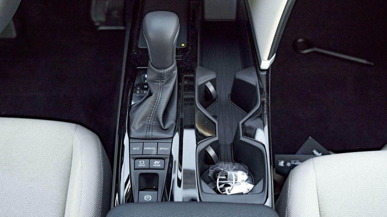 تويوتا كامري 2025 Toyota Camry 2.5L Hybrid with Panoramic Sunroof (Black)