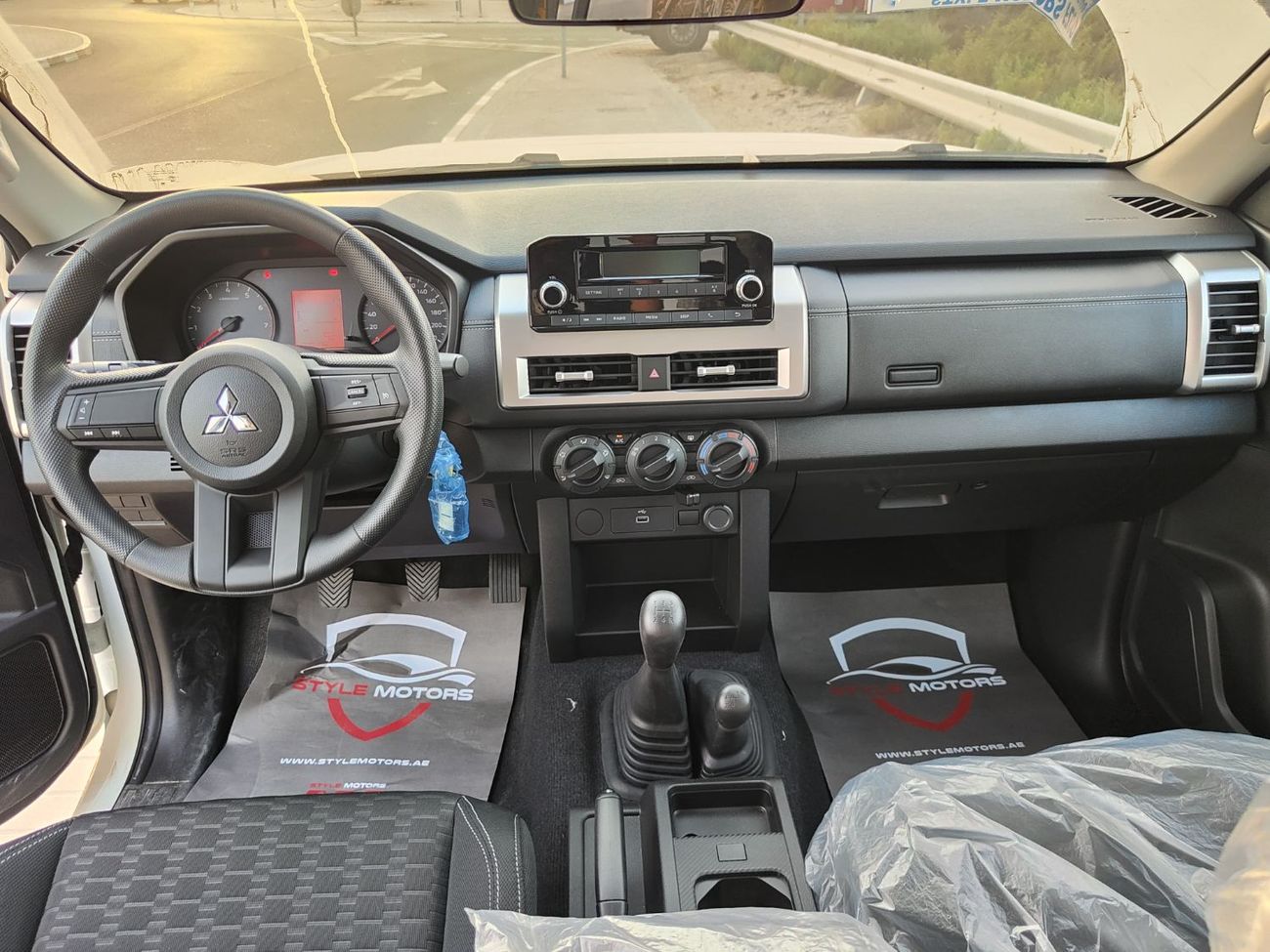 Mitsubishi L200 MITSUBISHI L200 PETROL GLX 2.4L 2025