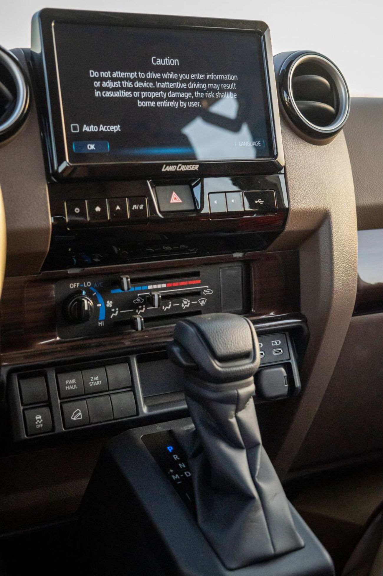 تويوتا لاند كروزر بيك آب LC79 DC 2.8 DSL Z1 A/T 2025YM