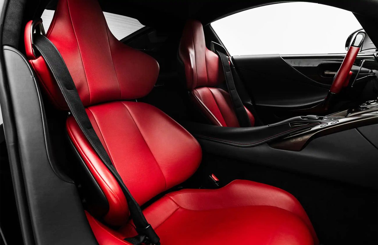 لكزس LFA 4.8L V10 Naturally Aspirated Engine