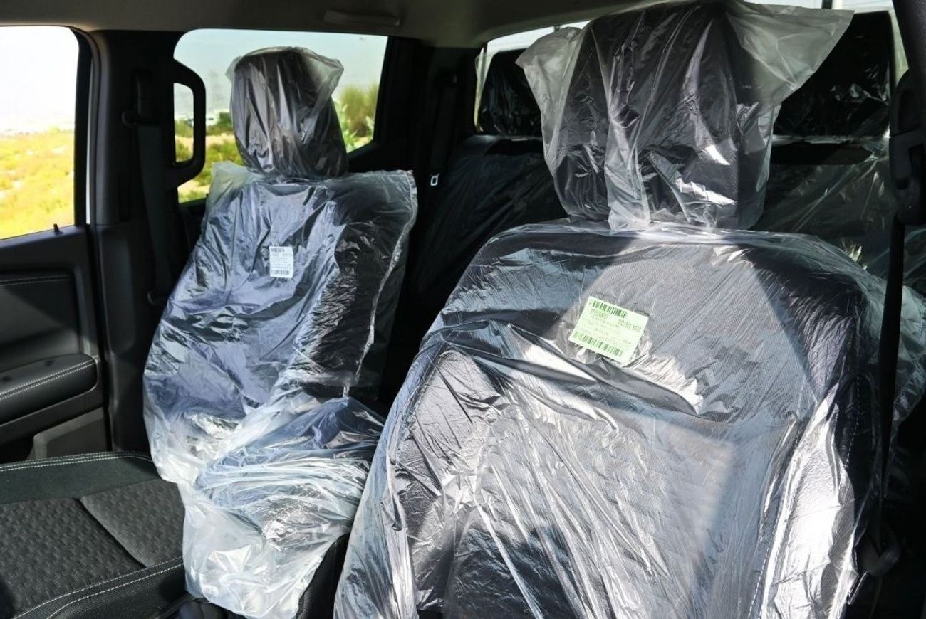 ميتسوبيشي L200 ميتسوبيشي L200 موديل 2024 ناقل الحركة بنزين يدوي ابيض من الخارج اسود من الداخل