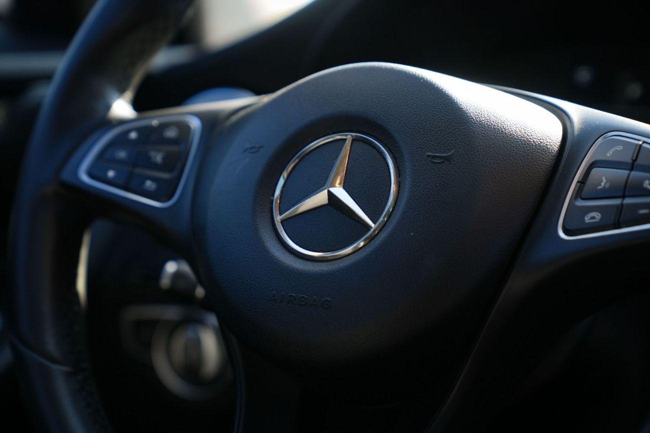 مرسيدس بنز C 200 2018!! KOREAN SPECS!! NO PAINT!! NO ACCIDENT!!