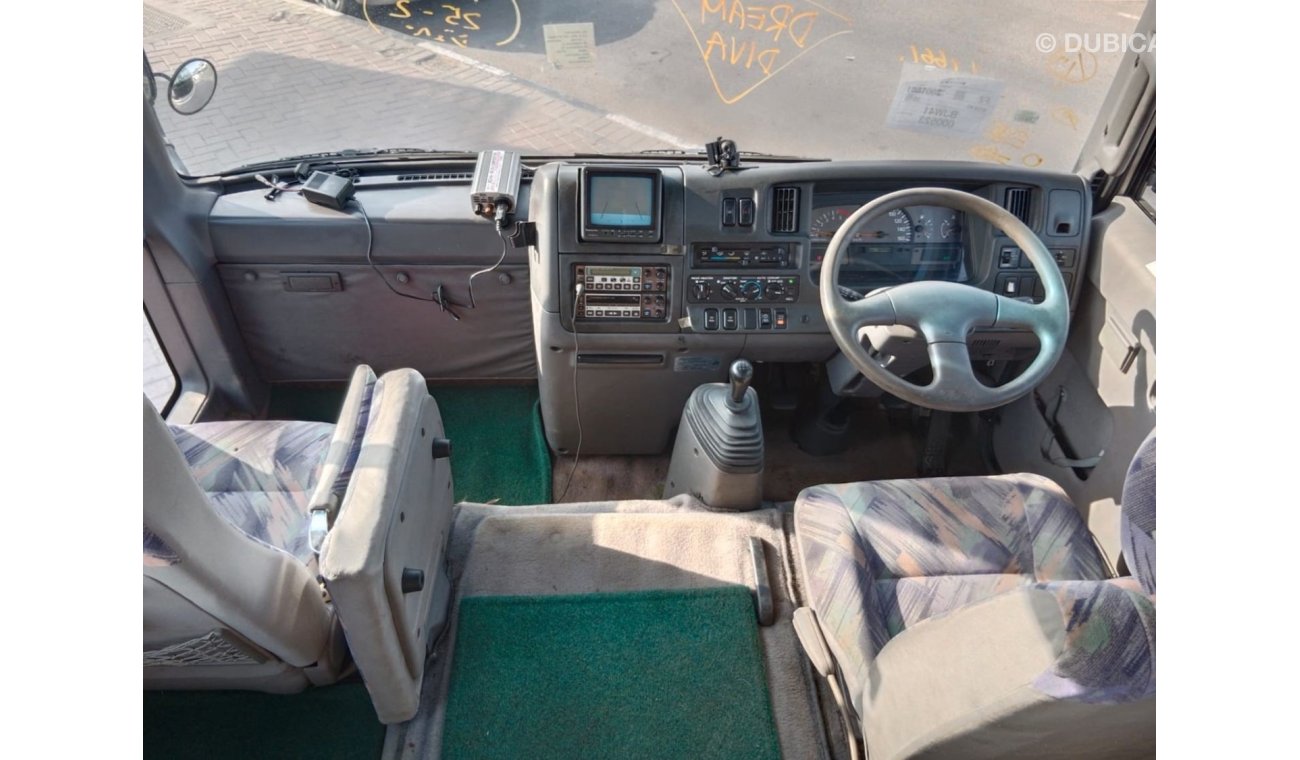 نيسان كارافان NISSAN CARAVAN BUS RIGHT HAND DRIVE (PM1331)