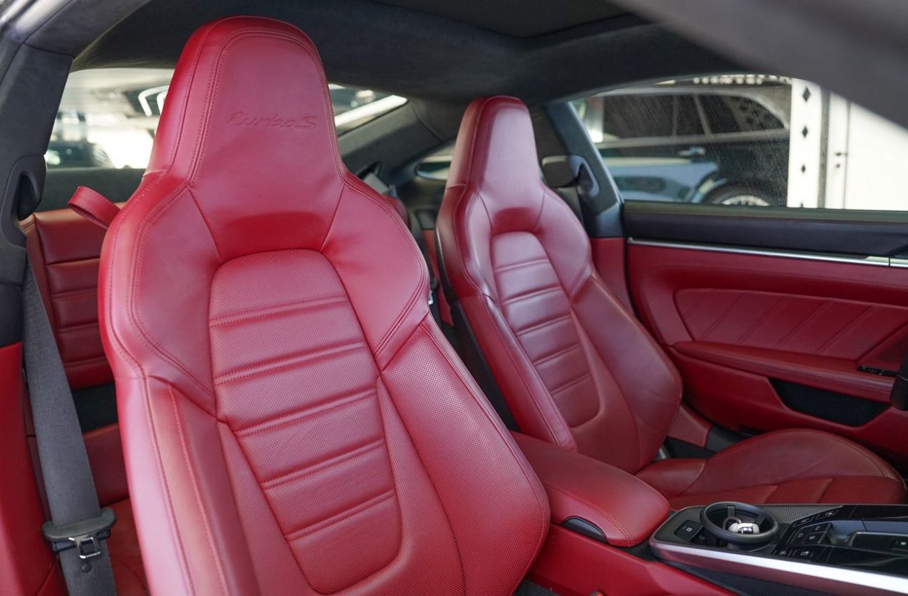 Porsche 911 Turbo S 3.8L (640 HP) Coupe