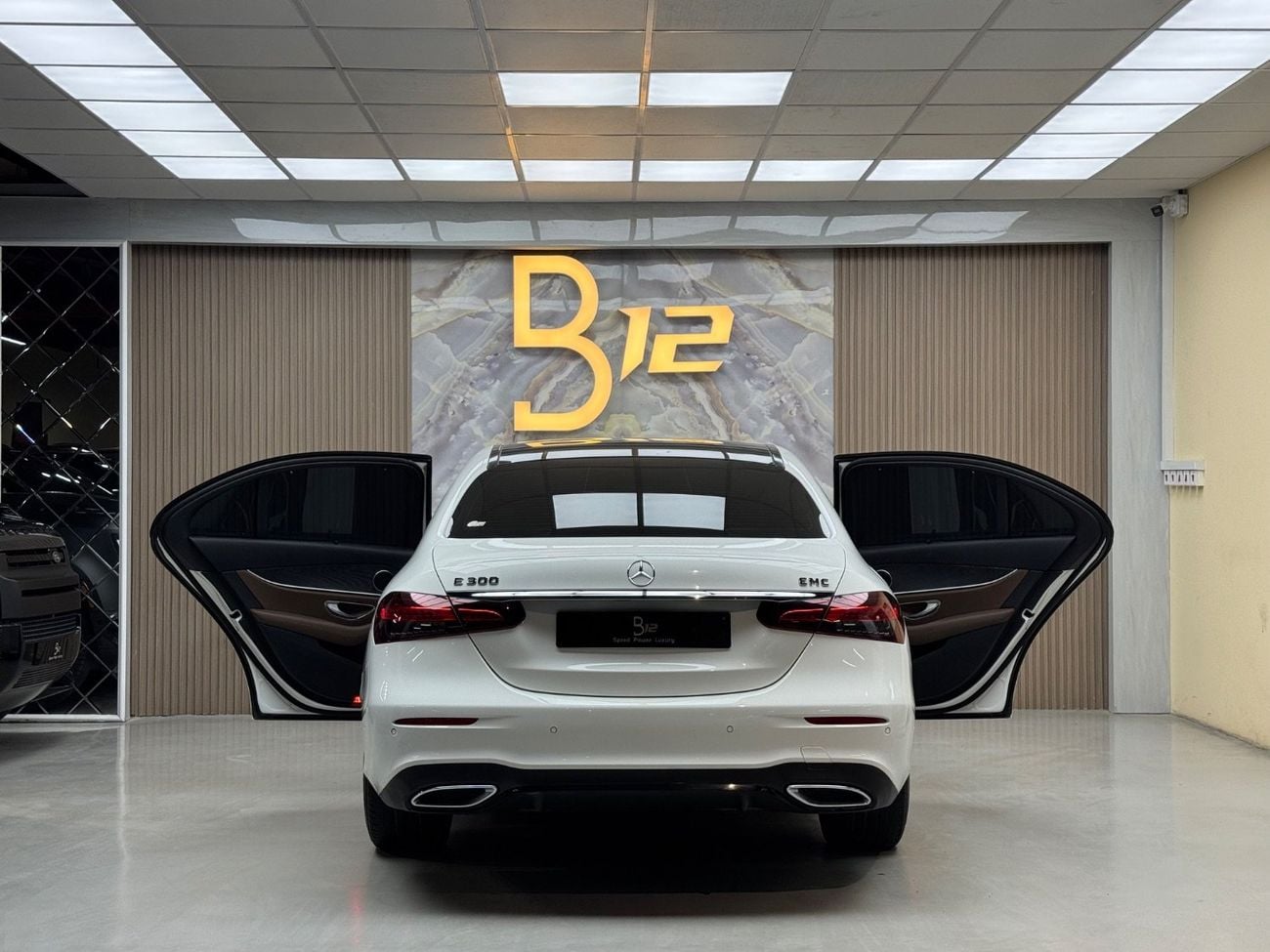 Mercedes-Benz E300 Premium + 2.0L