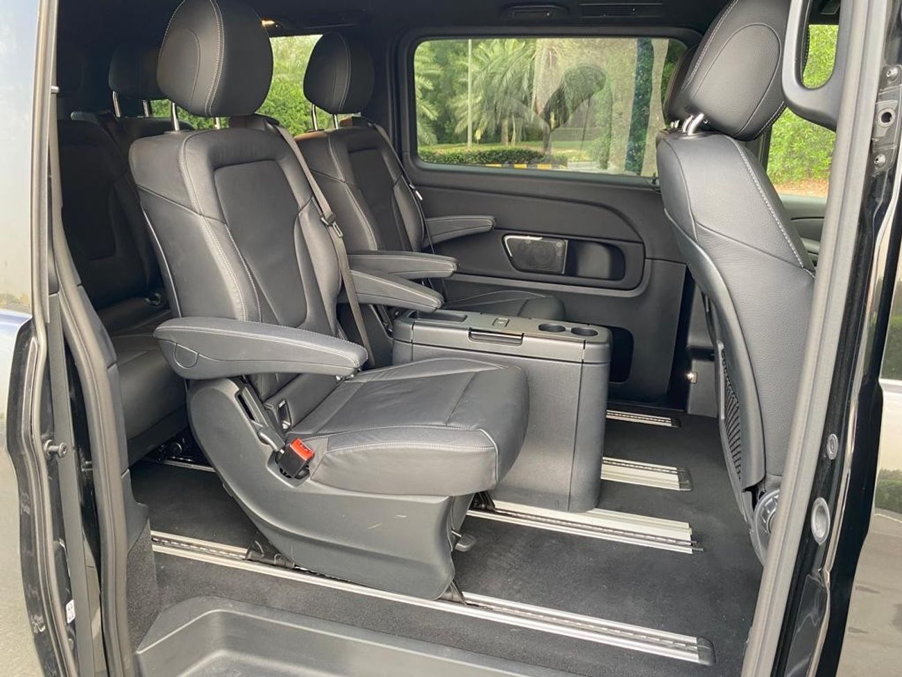 مرسيدس بنز V 300 Mercedes V-300 Desil V4 2022 Orginal Paint - Low Mileage - under warrnty Germany