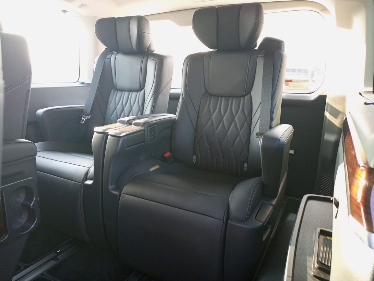Toyota Granvia Toyota Granvia vip 6 seater
