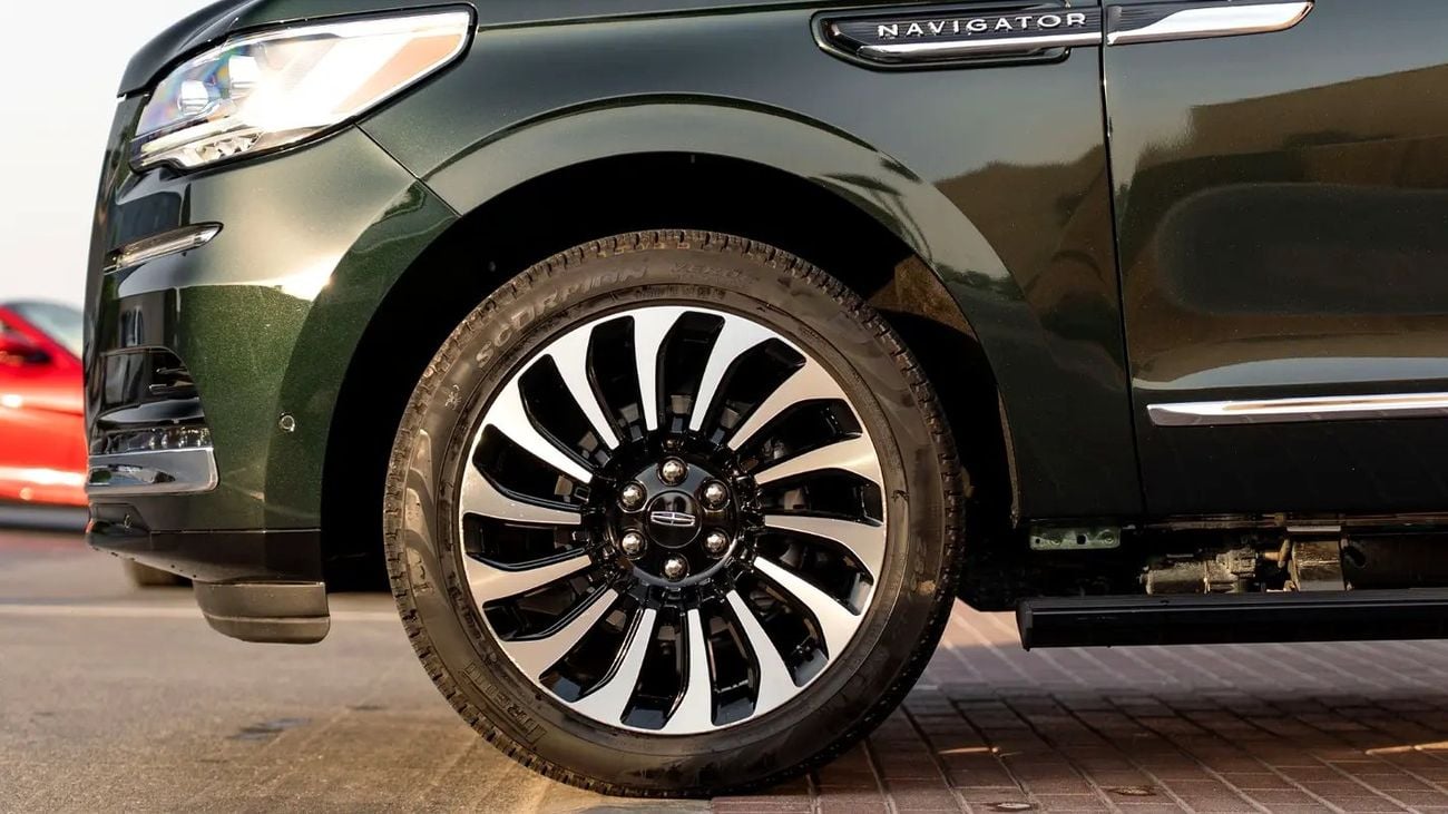 لينكولن نافيجاتور Presidential 3.5L Presidential, Warranty + Service Pack, Low Kms, 7-Seater, GCC