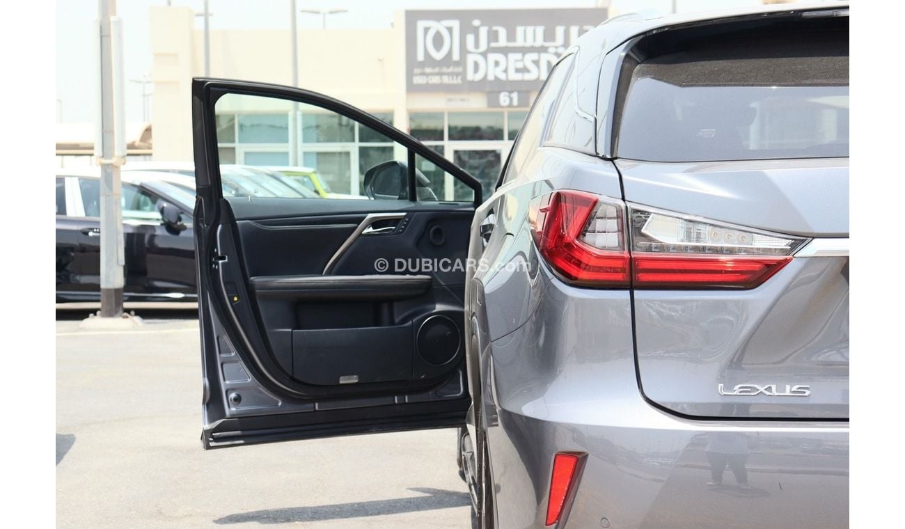Lexus RX 300 Lexus RX300 Platinum / 2019 / 4 Cylinder