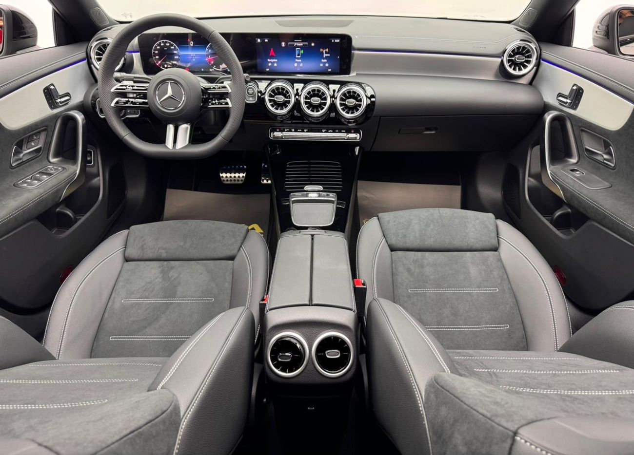 مرسيدس بنز CLA 200 2026 Mercedes-Benz CLA 200 AMG Night Package, 2030 Mercedes Warranty, GCC