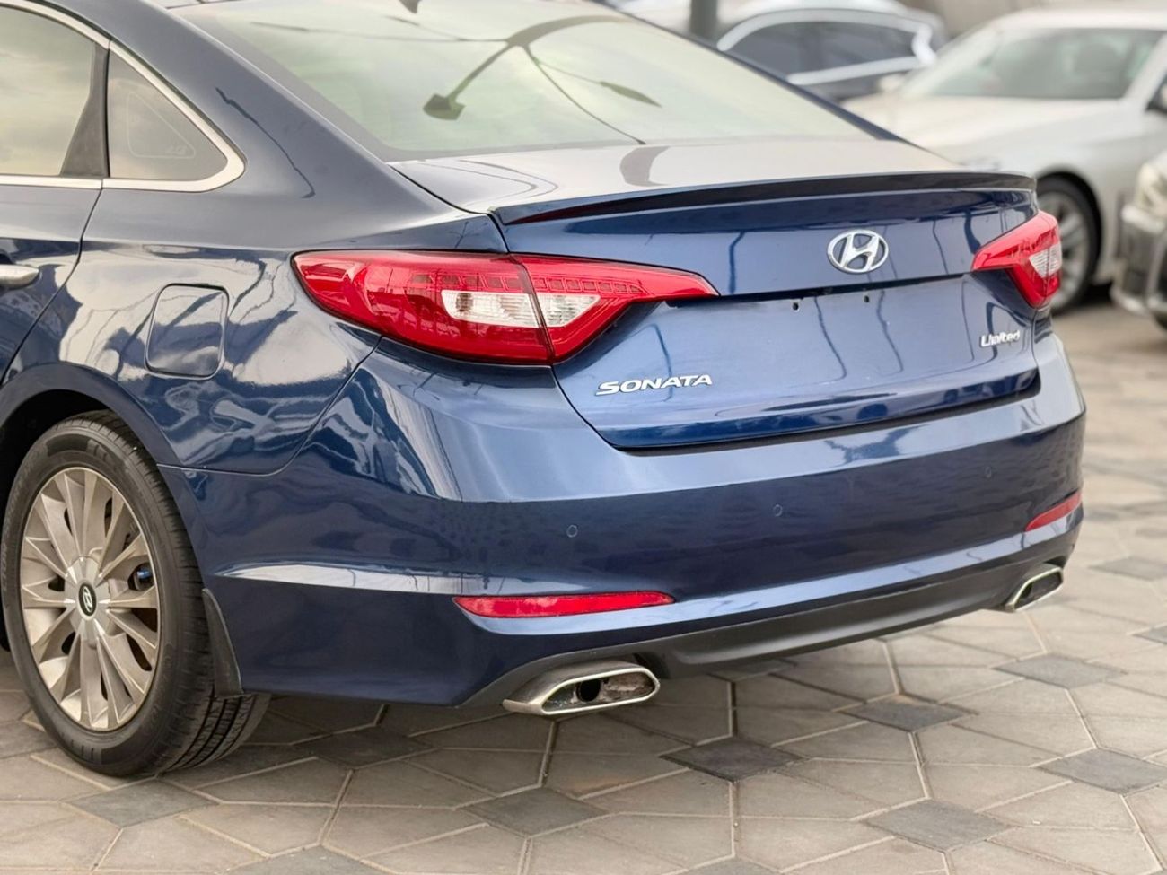 Hyundai Sonata Limited 2.4L