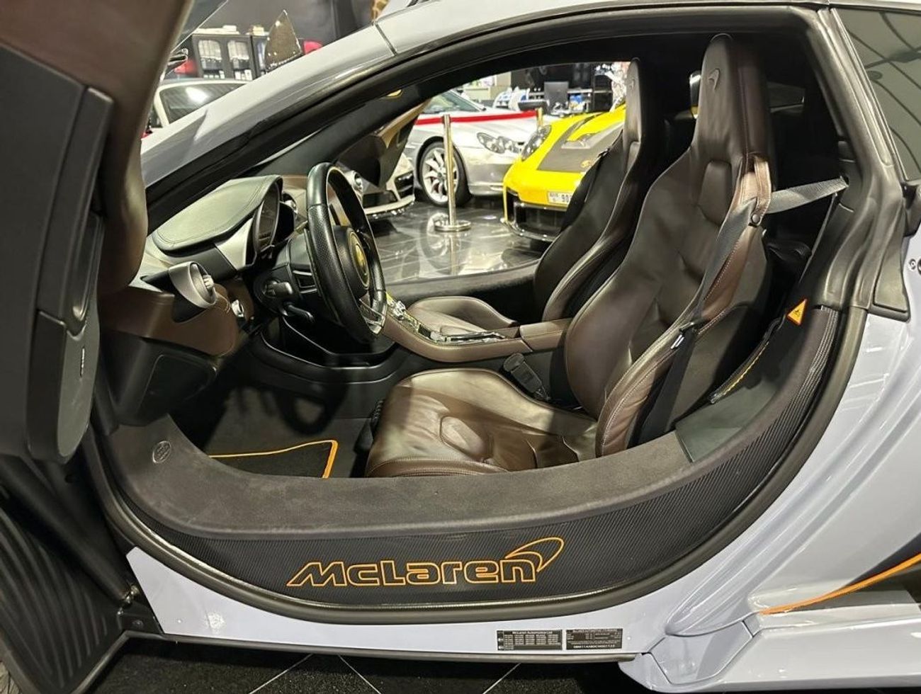 مكلارين MP4-12C Std