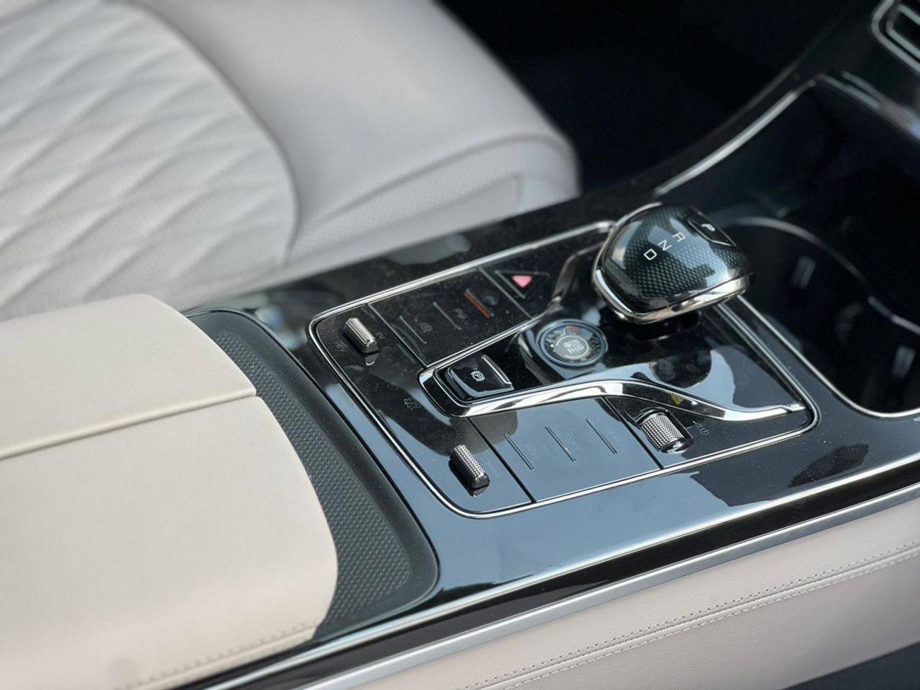 بي واي دي هان BYD Han DM-i plug-in hybrid-2025