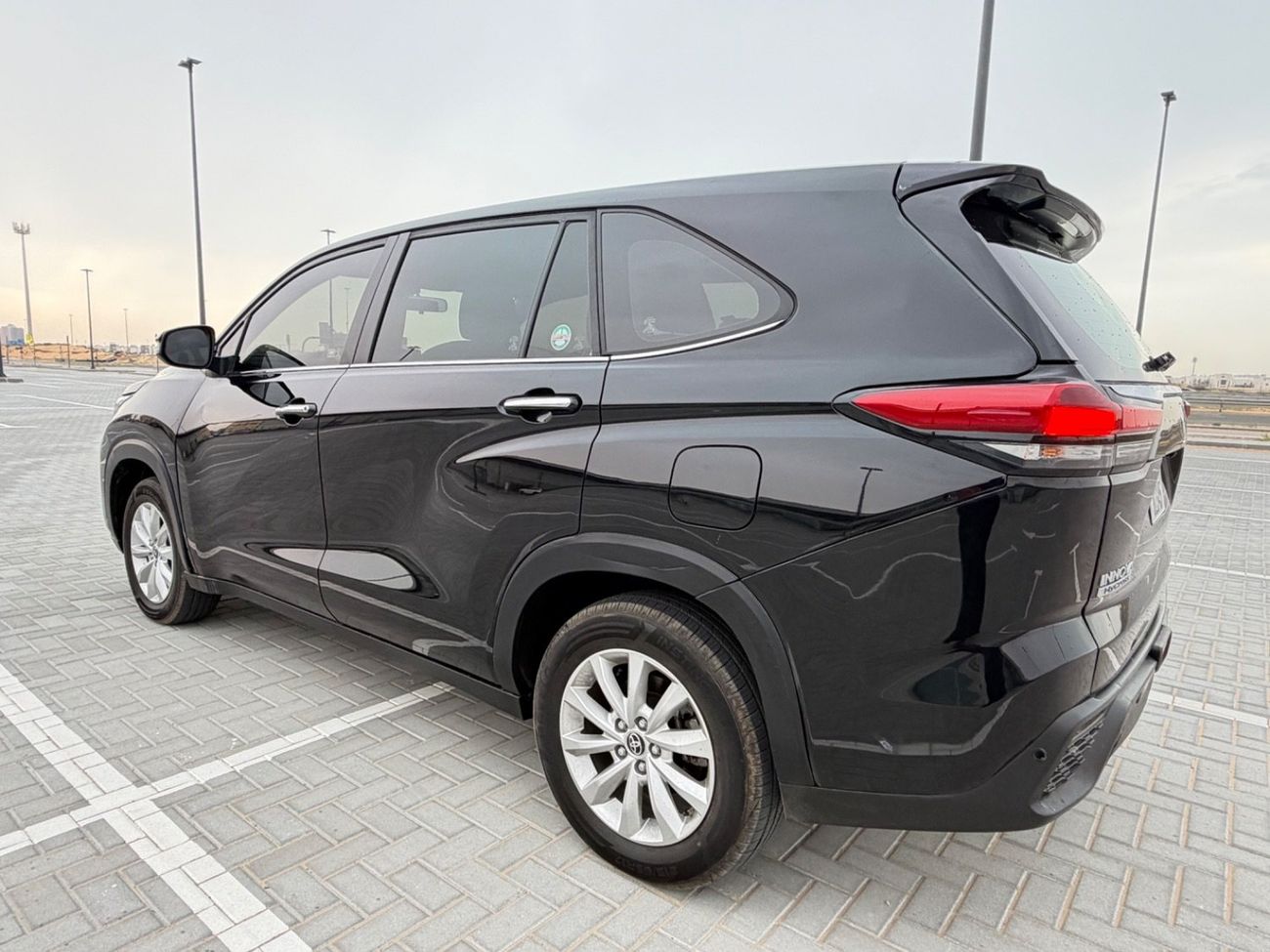 تويوتا إينوفا 2.0L HyCross 7S Hybrid