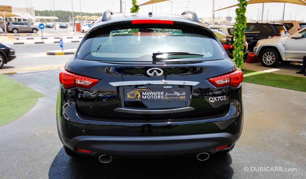 Infiniti QX70