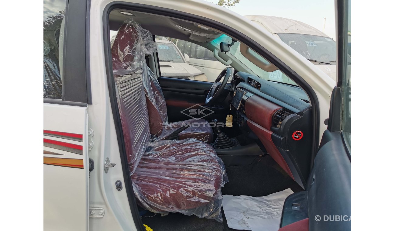 تويوتا هيلوكس 2.7L Petrol, M/T, CD Player, Fabric Seats, 4WD  (LOT # 244)