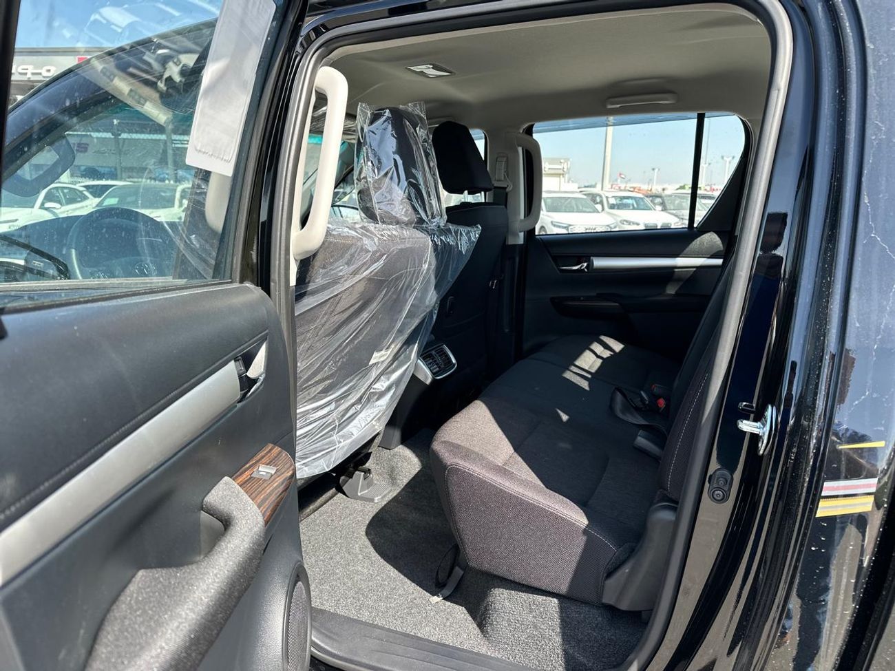 تويوتا هيلوكس Toyota Hilux 2.7L A/T Full Option, Push Start, BSM, Black Color 2025/2025