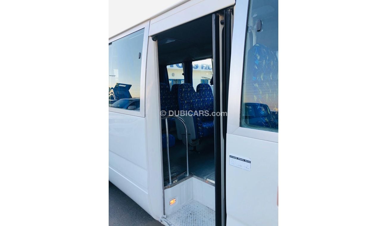 Toyota Coaster 30 SEATER------4.2L-DIESEL------LIKE BRAND NEW-DVD-REAR CAMERA-----ESPECIALMENTE PARA ANGOLA