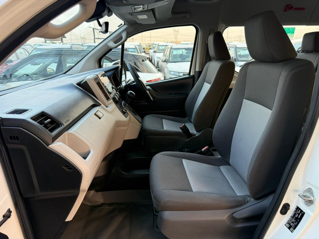 Toyota Hiace DLS -High Roof Commuter 2.8L A/T