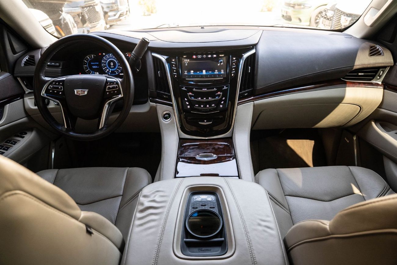 Cadillac Escalade Platinum 6.2L V8 2016 GCC Low Mileage