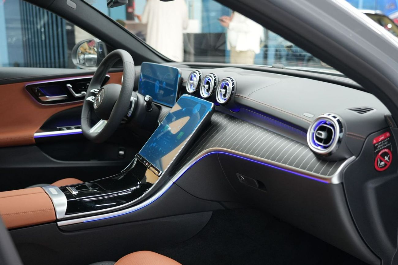 مرسيدس بنز C 200 Mercedes-Benz C 200 Premium  | 2026 GCC 0km | Agency Warranty | AMG Package | 360 View