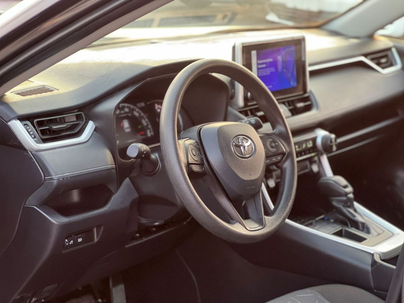 Toyota RAV4 2025 Toyota RAV4 XLE Full Option - 2.5L V6 - Rear CAM - Low Mileage - Radar System -