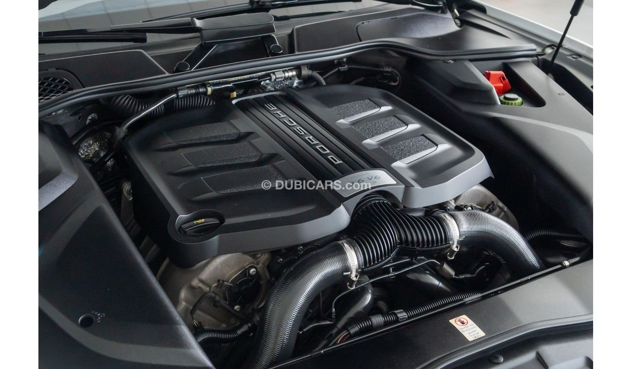 Porsche Cayenne 2016 Porsche Cayenne GTS 3.6L V6/ High Option / Sport Chrono Package & Sports Exhaust