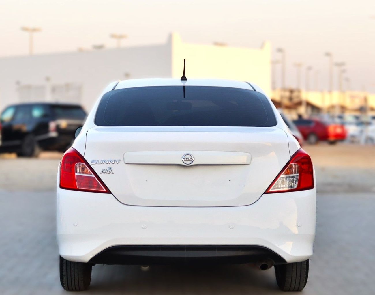 نيسان صني سيارة نيسان صني S (N18) موديل 2020، سيدان بأربعة أبواب، محرك بنزين سعة 1.6 لتر، ناقل حركة أوتوماتيكي