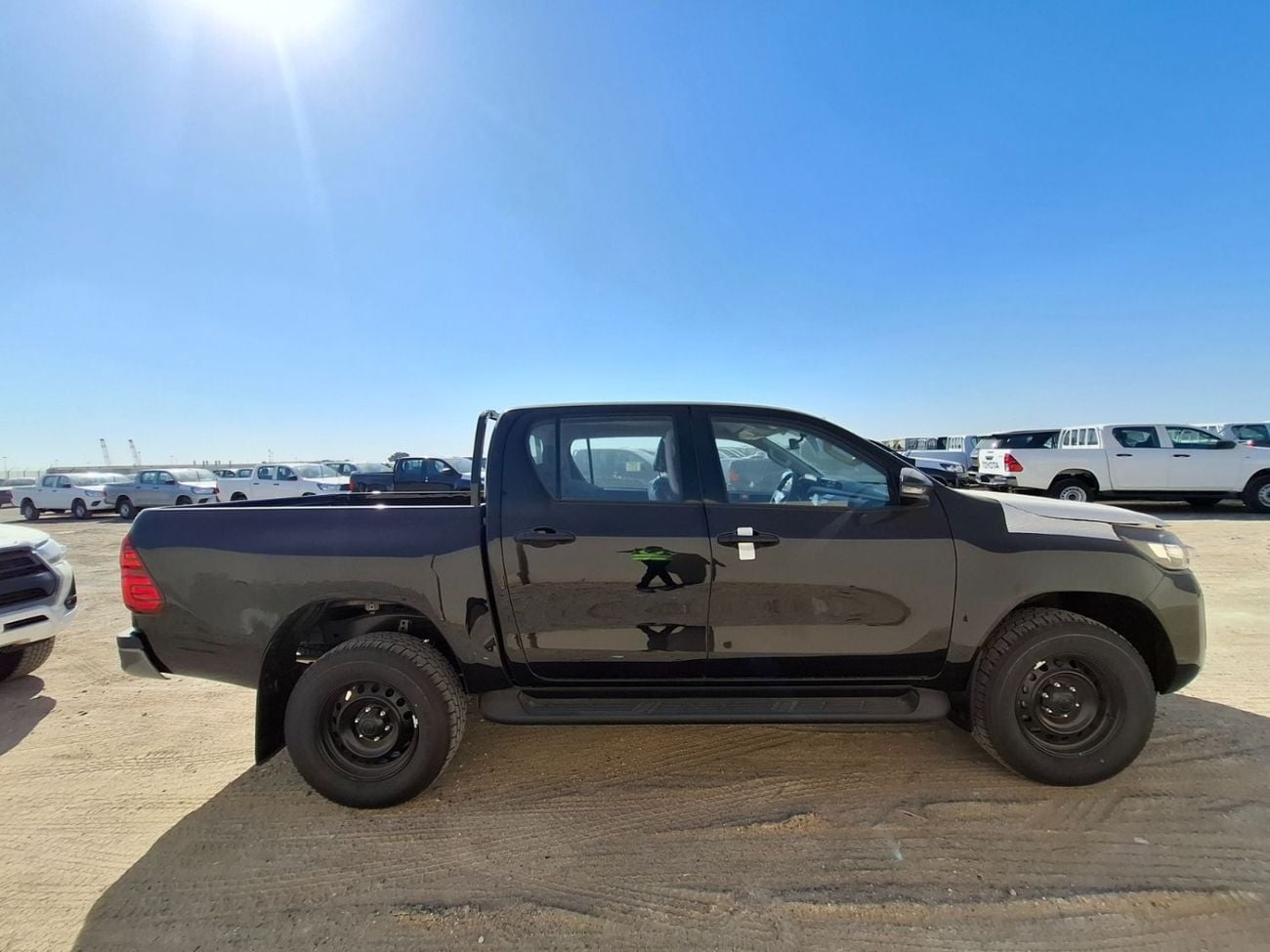 تويوتا هيلوكس Toyota Hilux Double Cabin Petrol 2.7L Manual Wide body