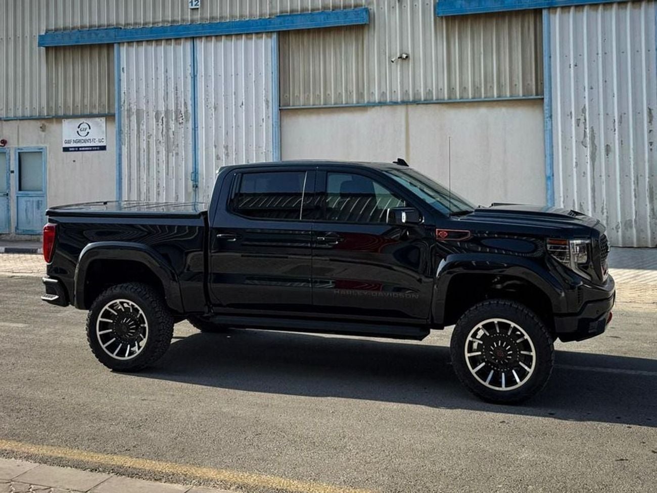 GMC Sierra 1500 DENALI ULTIMATE Sierra 1500 Harley Davidson Edition 6.2L V8 in LEFT HAND DRIVE