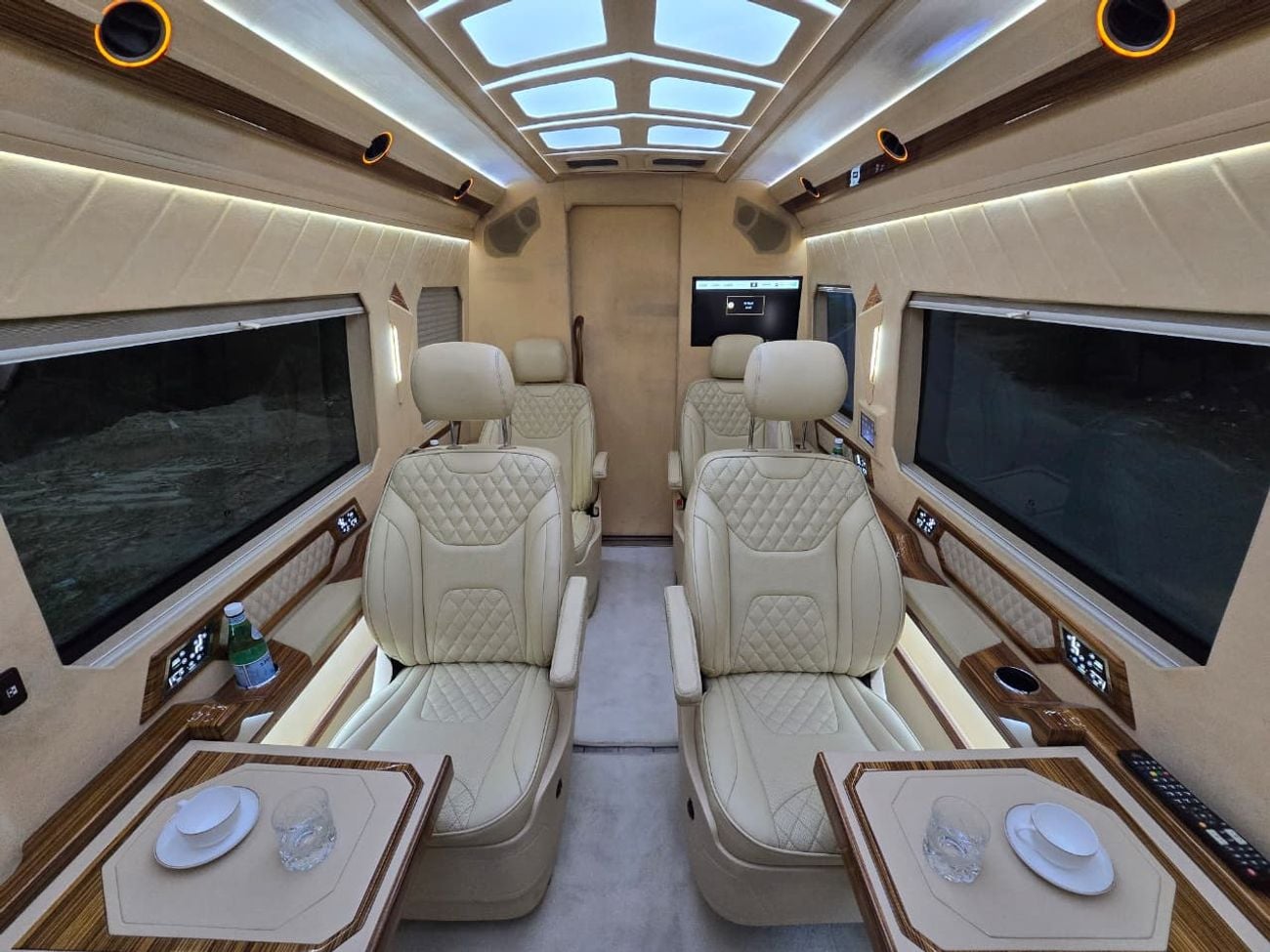 مرسيدس بنز سبرينتر MERCEDES SPRINTER 2018 DIESEL // VIP ROOM // TV // BATHROOM IN SIDE // PERFECT CONDITION //9 SEATS