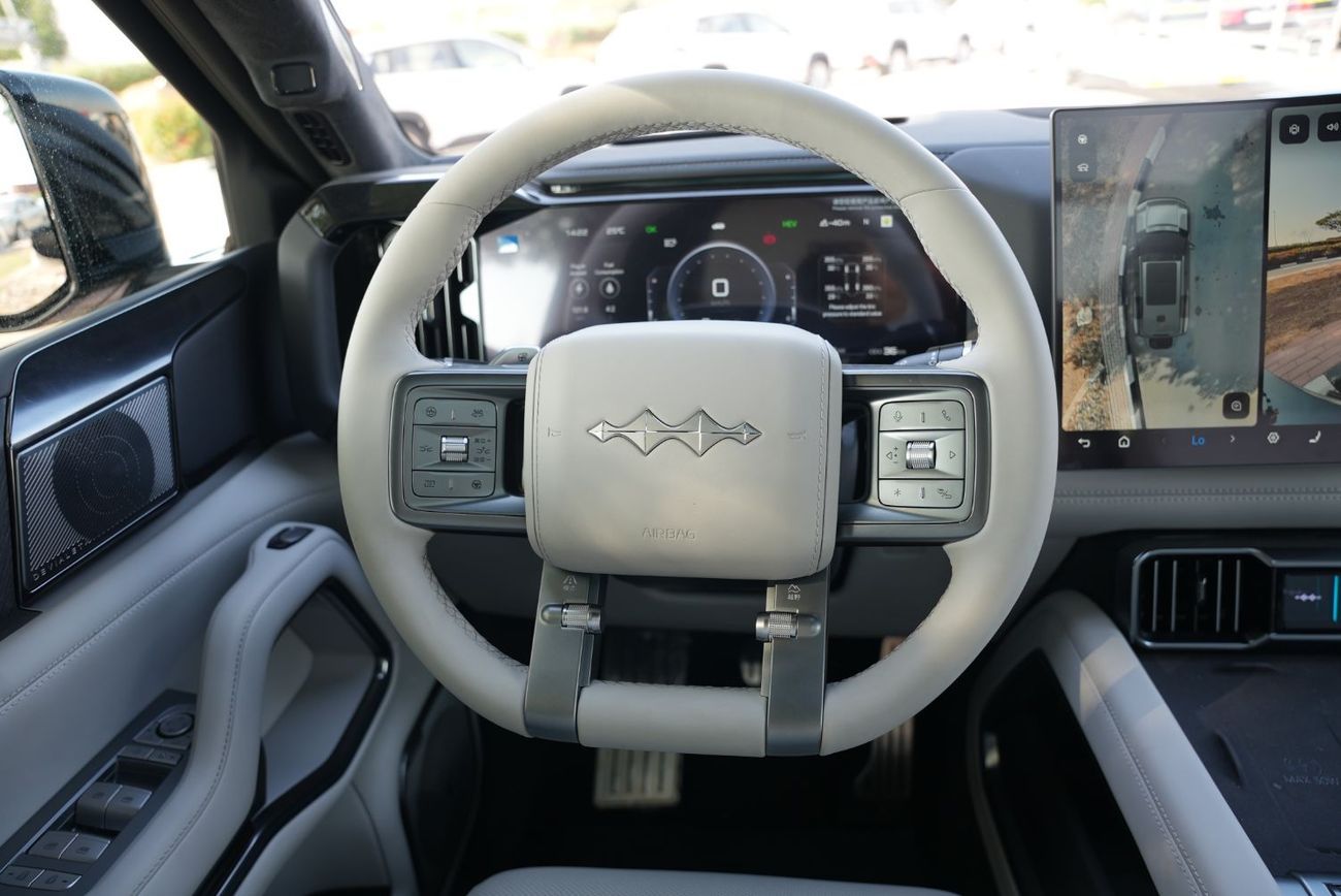 بي واي دي ليوبارد 8 2025 Leopard 8  NEW Flagship 5-seates AWD Gold in White 0Km