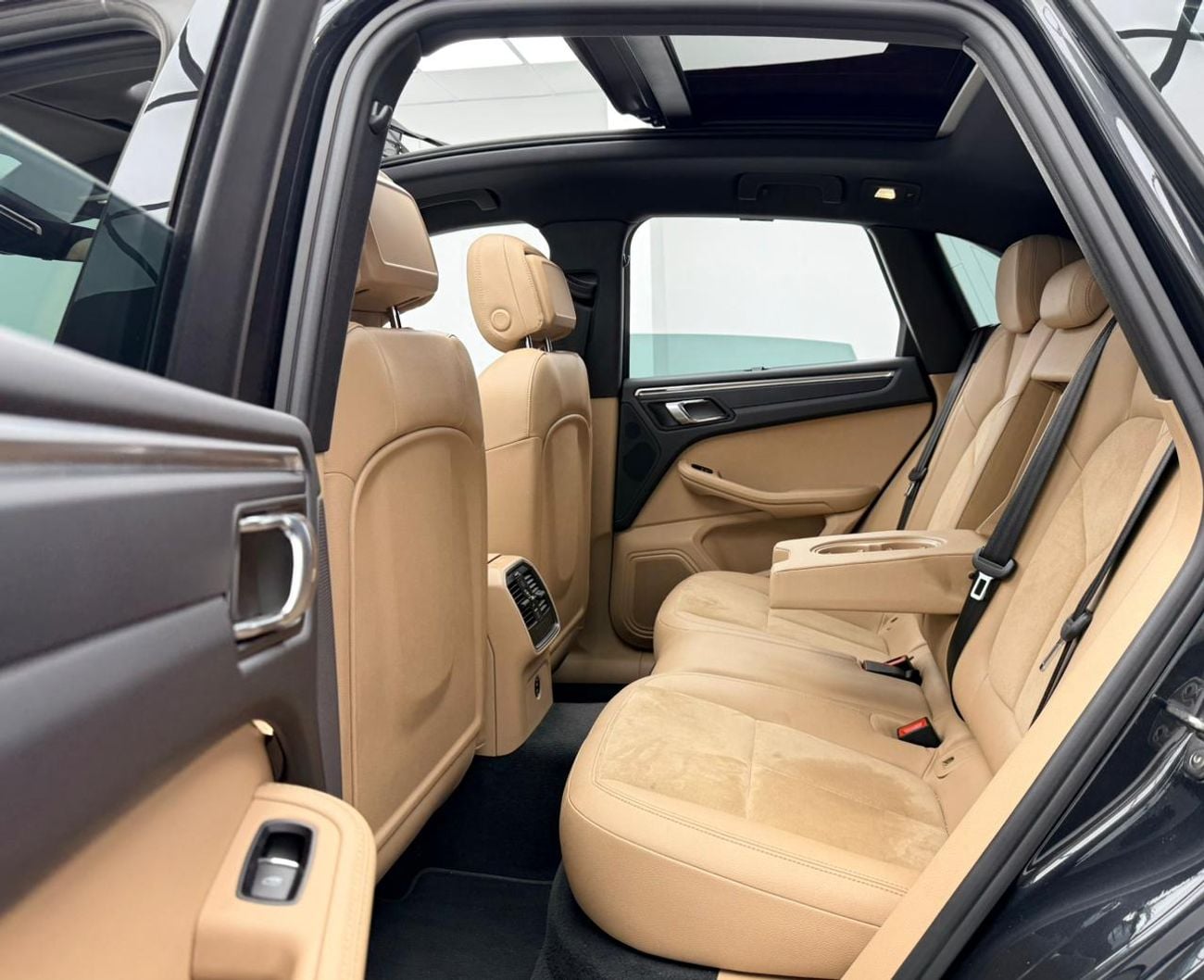 Porsche Macan STD 2020 Porsche Macan, Porsche Warranty+Full Service History, Full PPF, GCC Specs