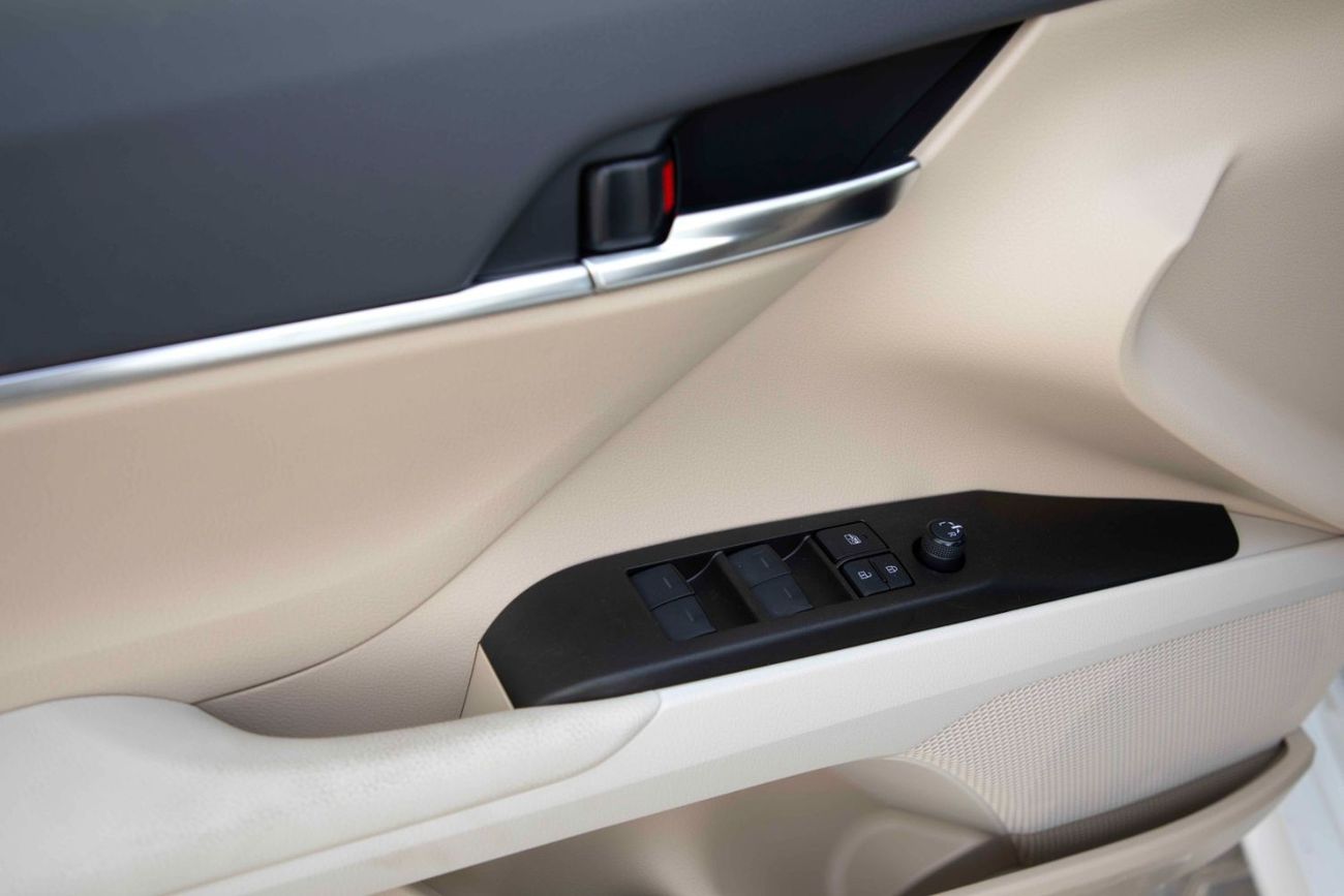 Toyota Camry 2024 Toyota Camry 2.5 LE - Super White inside Beige