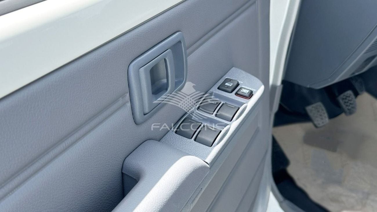 Toyota Land Cruiser Pick Up TOYOTA LAND CRUISER 79 4.0L 4X4 P DC MT