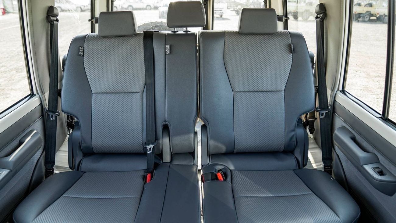 تويوتا لاند كروزر 70 Toyota LC76 Hard Top 4.2L Diesel V6 5doors MY2025