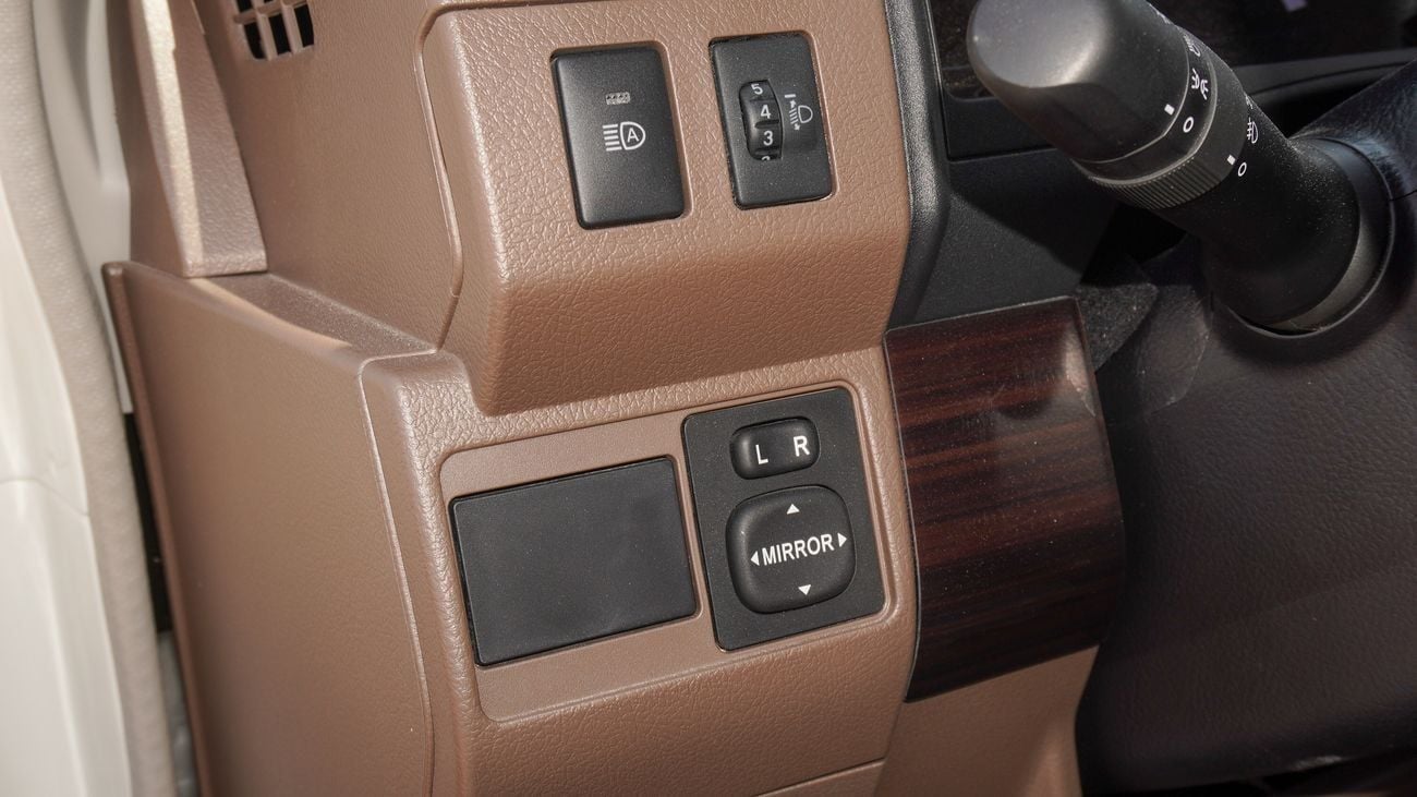 Toyota Land Cruiser 70 HT VXR 4.0L V6