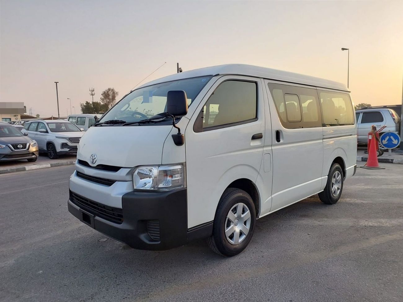 Toyota Hiace TOYOTA HIACE VAN RHD 2017 MODEL 2.7 L PETROL AUTOMATIC(PM27593)