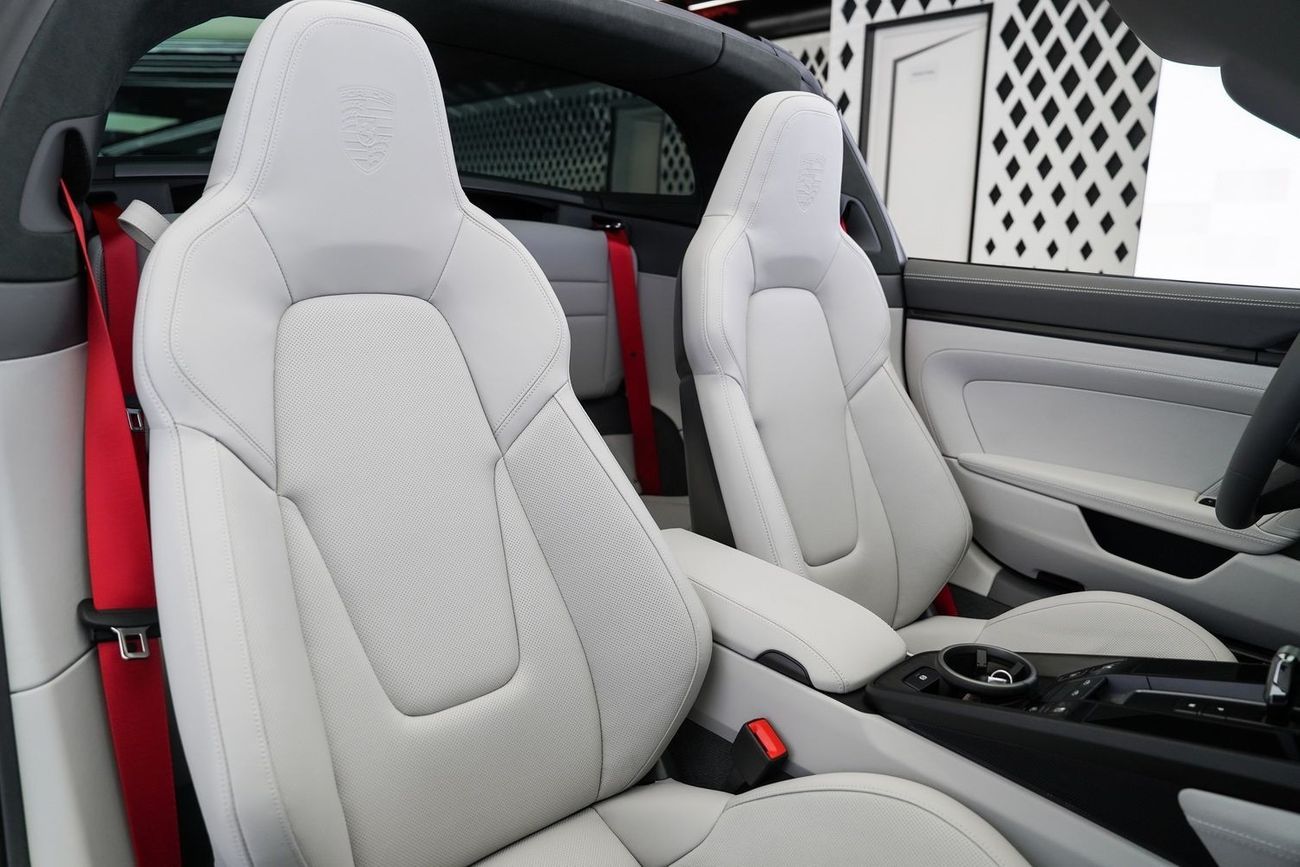 Porsche 911 Targa 4GTS 3.0L (450 HP)