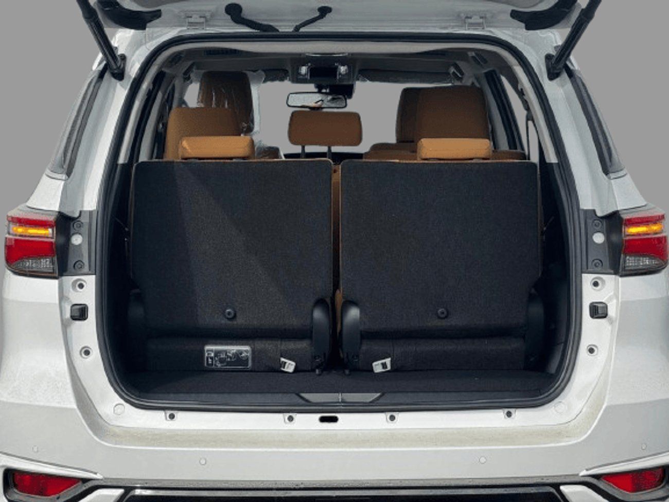 Toyota Fortuner ECTARC005 – 2026 Toyota Fortuner – 2.8L Diesel Auto – White with Tan Interior