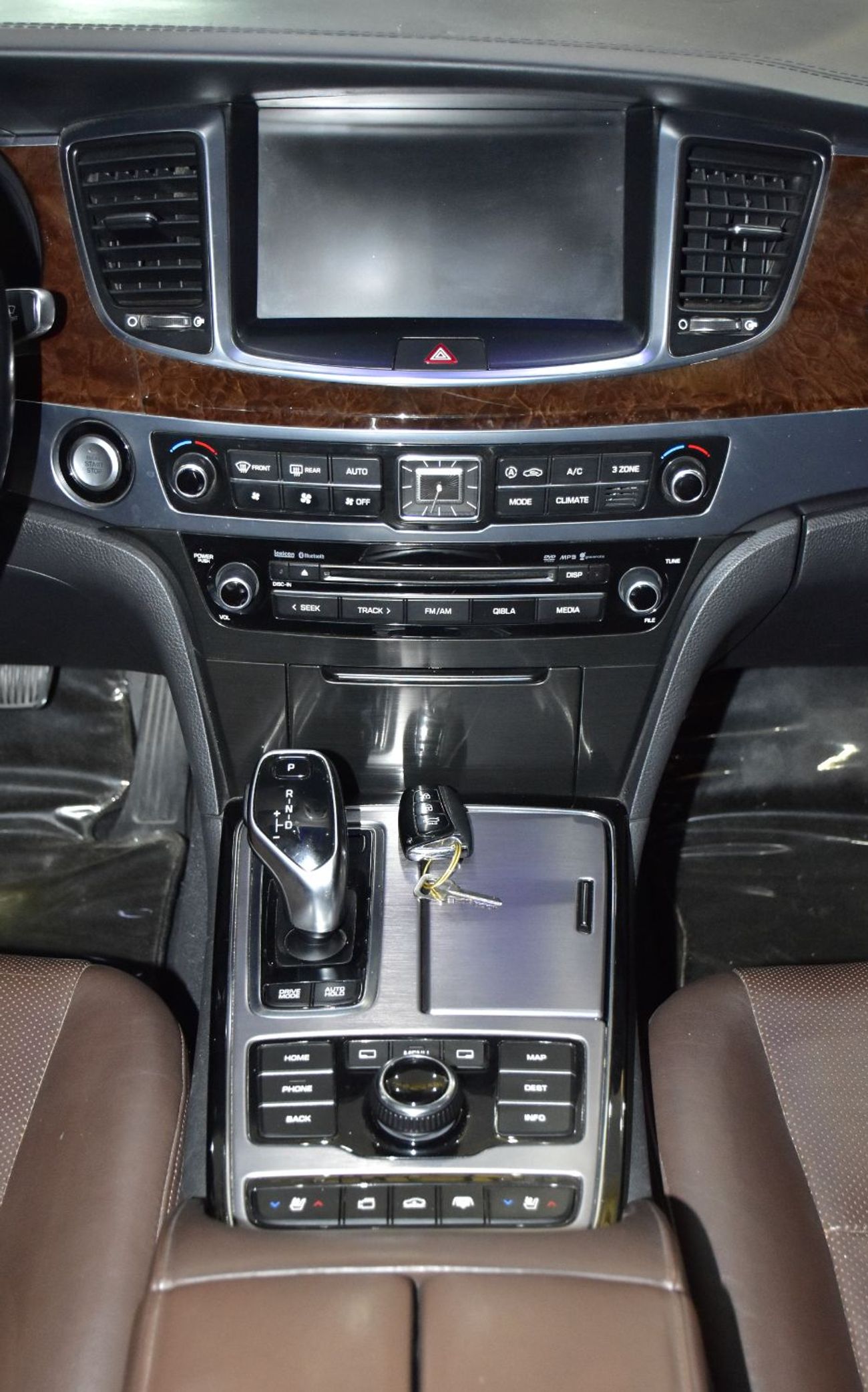 Hyundai Centennial EXCELLENT DEAL for our Hyundai Centennial VS500 ( 2015 Model ) in White Color GCC Specs